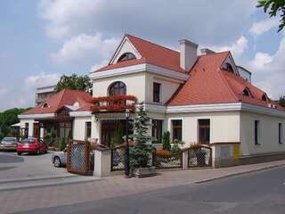 Отель Hotel Pałacyk Konin Конин-0