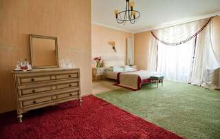 Отель Hotel Pałacyk Konin Конин Апартаменты-1